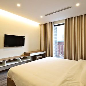 Deluxe One-Bedroom Apartment